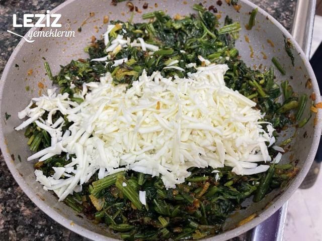 Ispanaklı Gül Börek Tarifi (Lezzeti Sosunda)