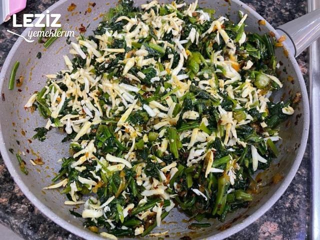 Ispanaklı Gül Börek Tarifi (Lezzeti Sosunda)