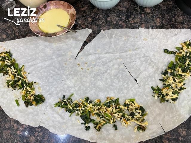 Ispanaklı Gül Börek Tarifi (Lezzeti Sosunda)