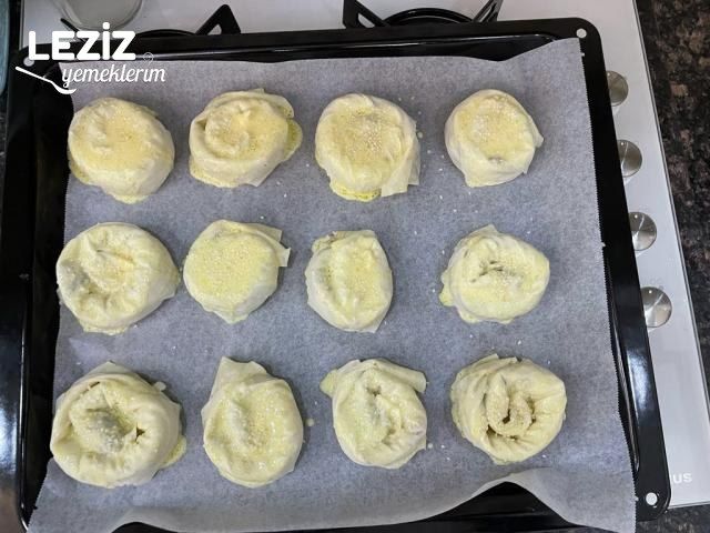 Ispanaklı Gül Börek Tarifi (Lezzeti Sosunda)