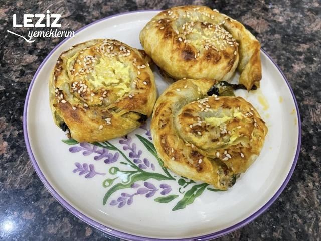 Ispanaklı Gül Börek Tarifi (Lezzeti Sosunda)