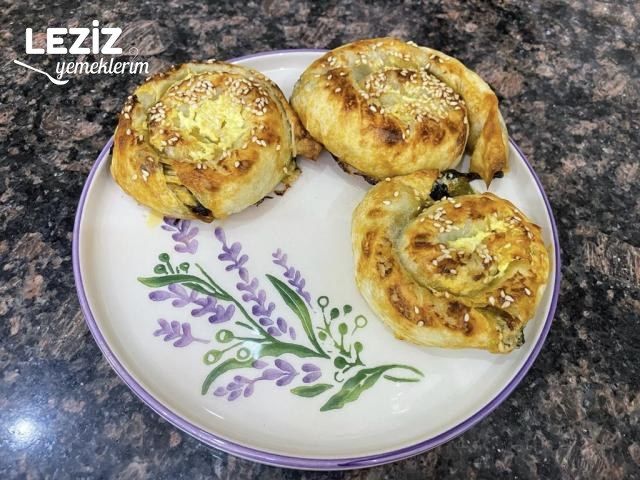 Ispanaklı Gül Börek Tarifi (Lezzeti Sosunda)