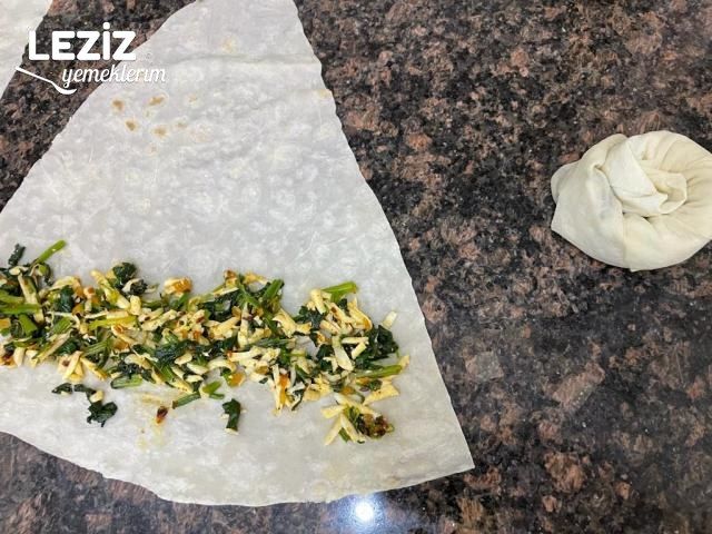 Ispanaklı Gül Börek Tarifi (Lezzeti Sosunda)