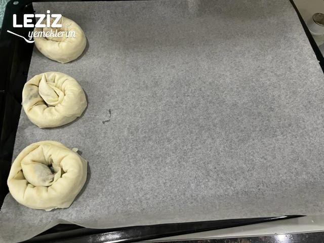 Ispanaklı Gül Börek Tarifi (Lezzeti Sosunda)