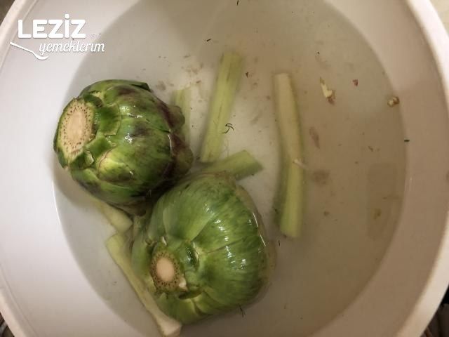 Zeytinyağlı Enginar Dolması Nasıl Yapılır