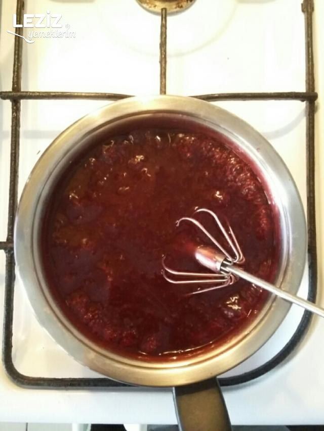 Vişneli Cheesecake (Çok Pratik)