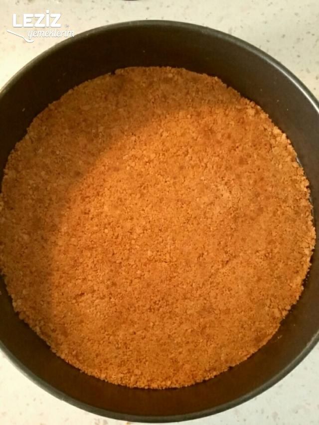 Vişneli Cheesecake (Çok Pratik)