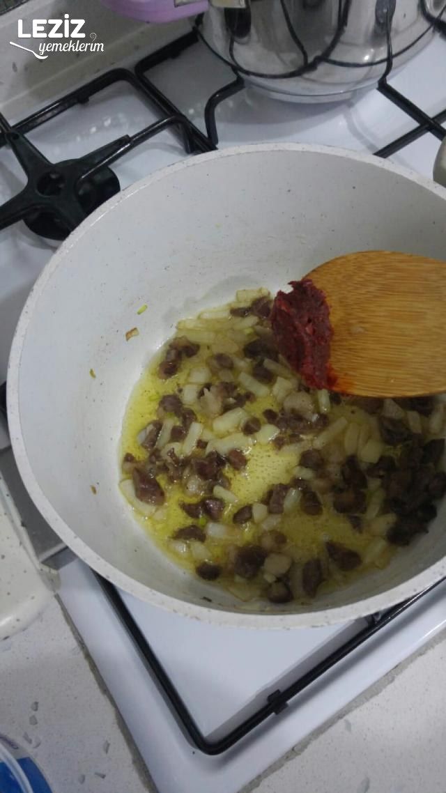 Etli Salçalı Pirinç Pilavı