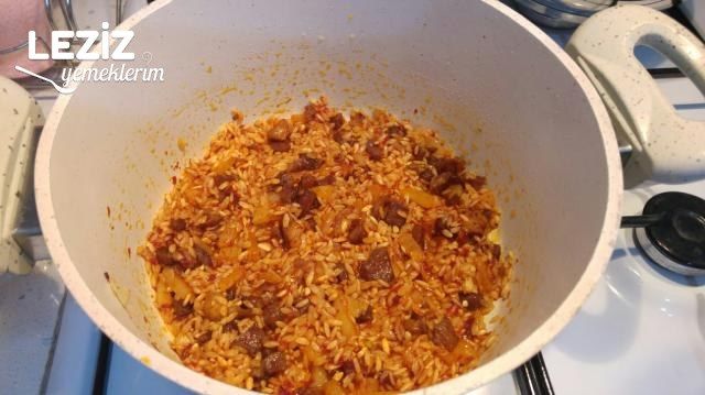 Etli Salçalı Pirinç Pilavı