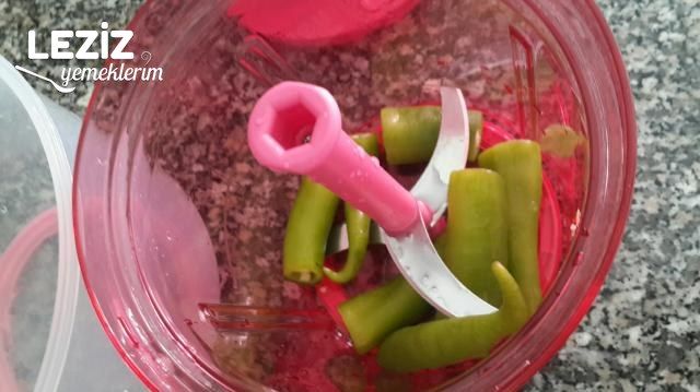 Kiremitte Domates Soslu Kaşarlı Köfte