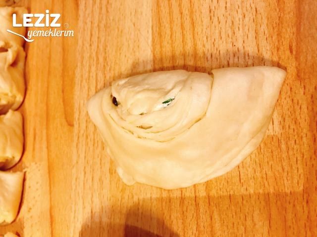 Nefis Peynirli Midye Poğaça