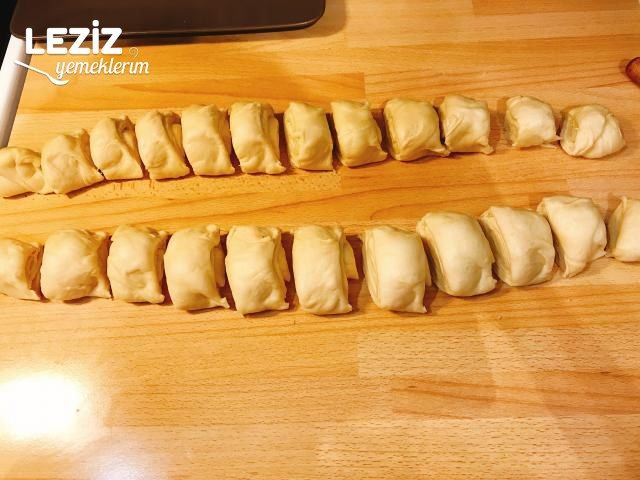 Nefis Peynirli Midye Poğaça