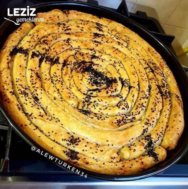 Soğanlı Pul Biberli Çıtır Börek