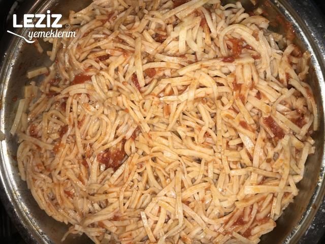 Domates Soslu Erişte