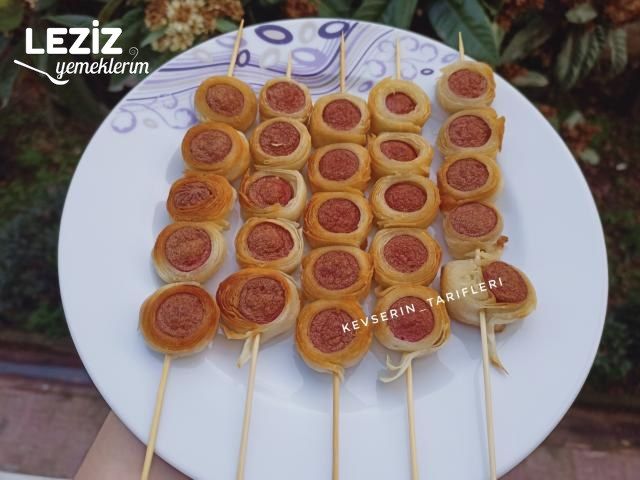 Çöp Şişlerde Çıtır Çıtır Sosis