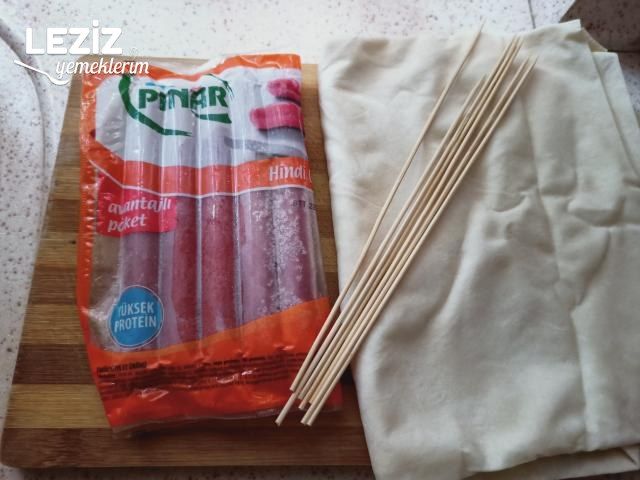 Çöp Şişlerde Çıtır Çıtır Sosis