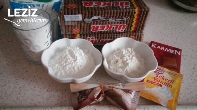 Kendini Yaş Pasta Sanan Tatlı (Bol Çikolatalı)