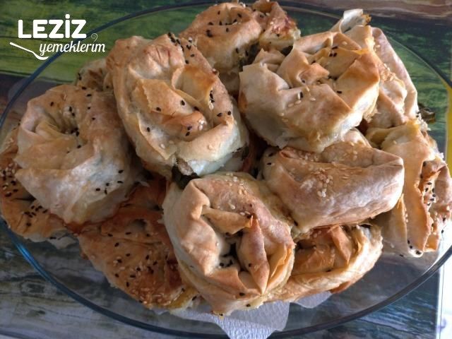 Ispanaklı Gül Börek Tarifi