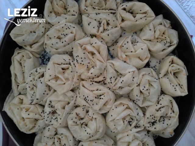 Ispanaklı Gül Börek Tarifi