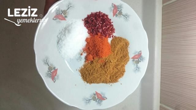 Döküm Tavada Mangal Tadında Izgara Köfte