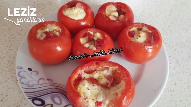 Domates İçinde Karışık Omlet