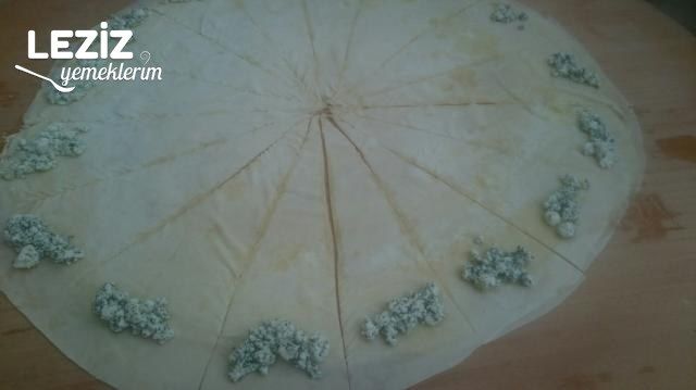 Peynirli Kruvasan Börek