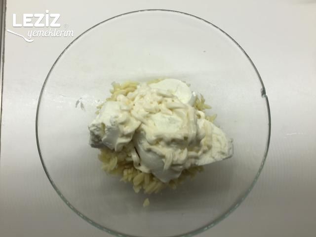 Yoğurtlu Arpa Şehriye Salatası