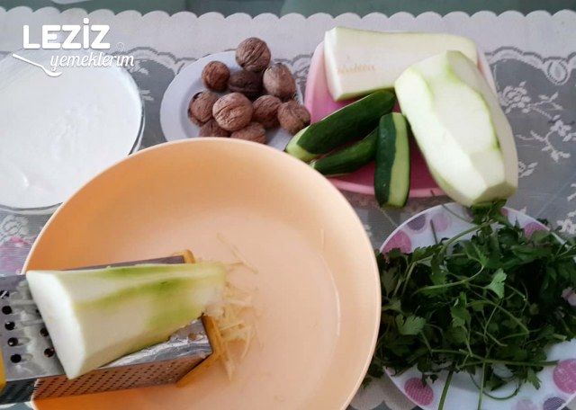 Yoğurtlu Kabak Salatalık Mezesi