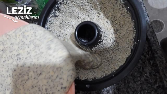 Susam Mantolu Haşhaşlı Kek