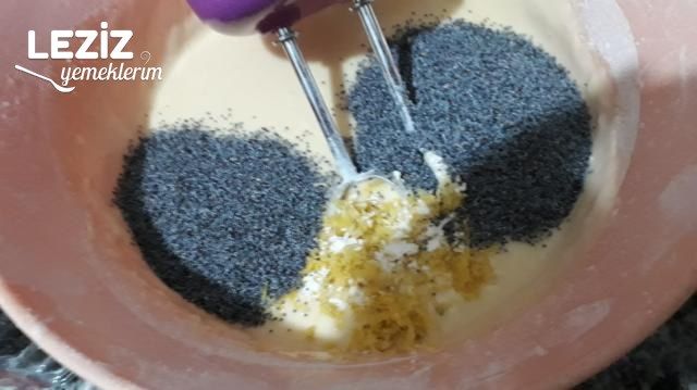 Susam Mantolu Haşhaşlı Kek