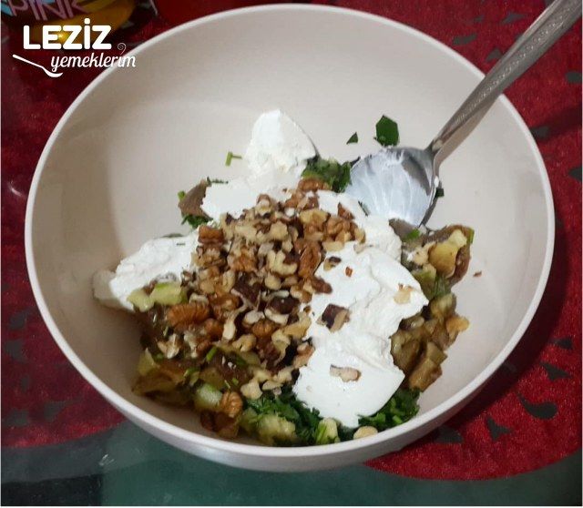 Labneli Köz Patlıcan Salatası