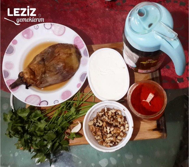 Labneli Köz Patlıcan Salatası