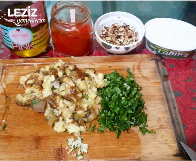 Labneli Köz Patlıcan Salatası