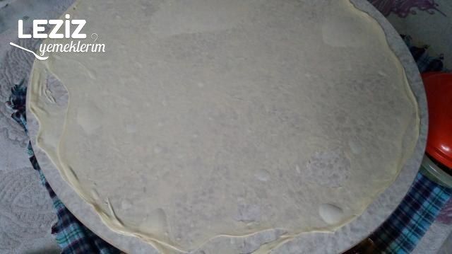 El Açması Ispanaklı Kıymalı Börek