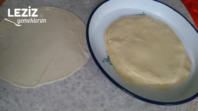 El Açması Ispanaklı Kıymalı Börek