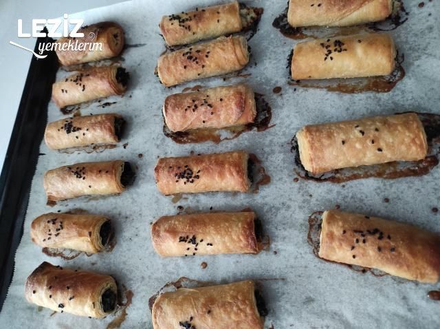 Tahin Soslu Ispanaklı Börek