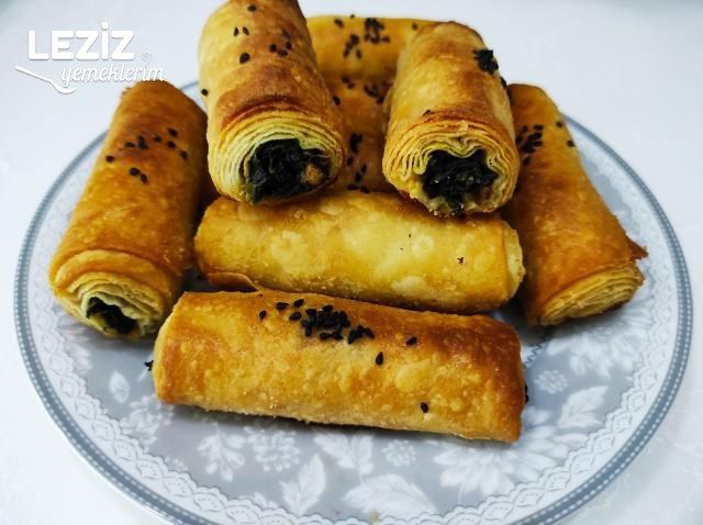 Tahin Soslu Ispanaklı Börek