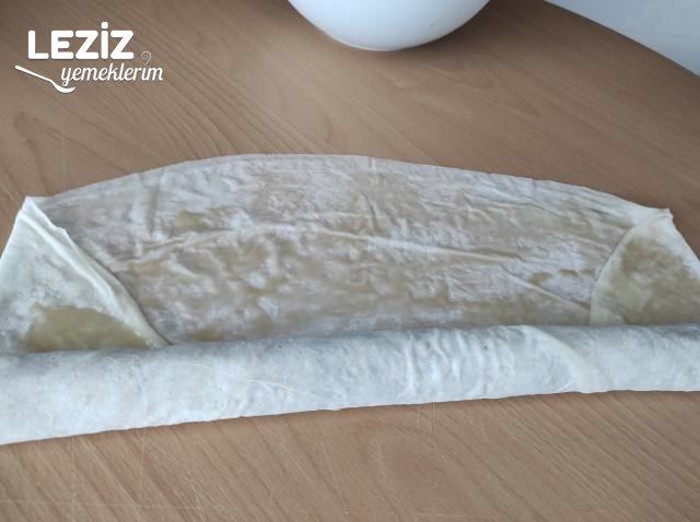 Tahin Soslu Ispanaklı Börek