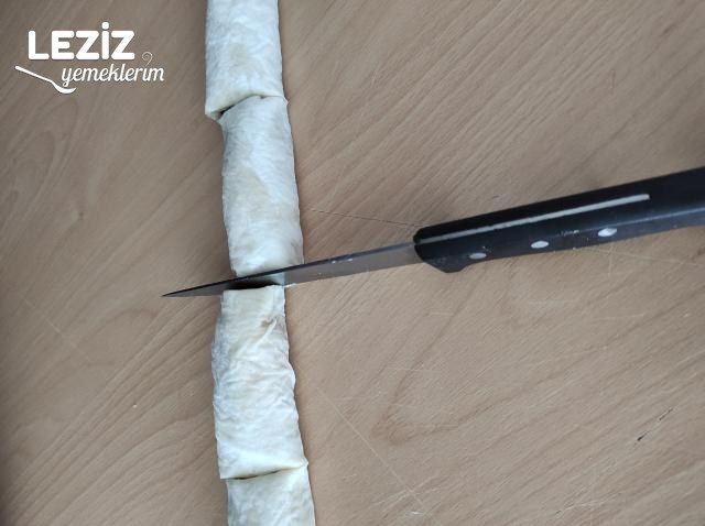 Tahin Soslu Ispanaklı Börek