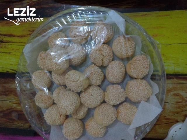 Susamlı Gevrek Toplar