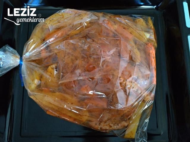 Fırında Yılbaşı Tavuğu (Bulgur Pilavı Yatağında)