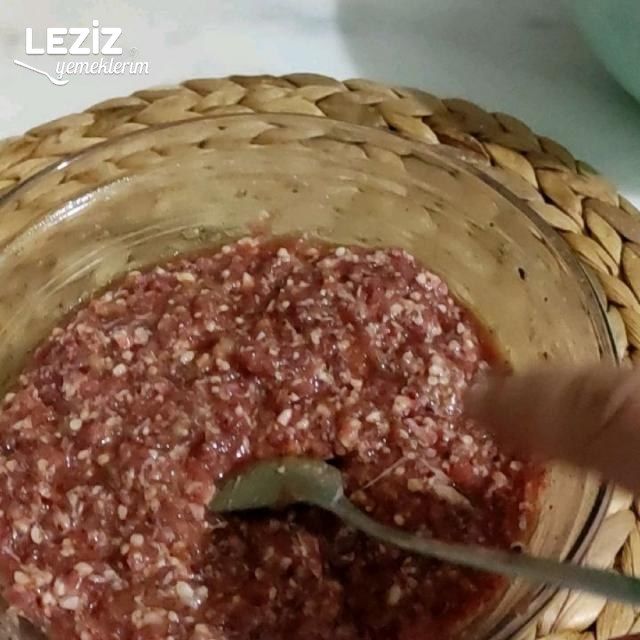 Yağ Çekmeyen Çiğ Börek Tarifi