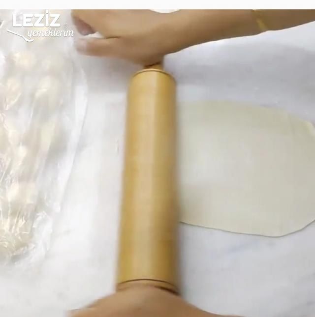 Yağ Çekmeyen Çiğ Börek Tarifi
