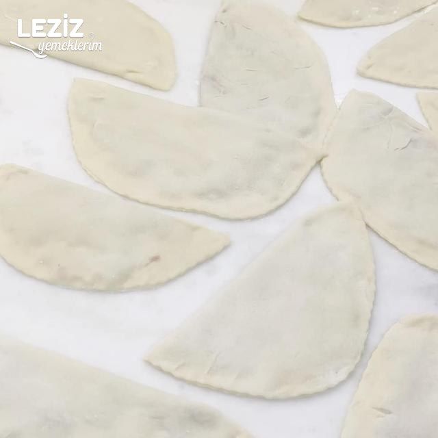 Yağ Çekmeyen Çiğ Börek Tarifi