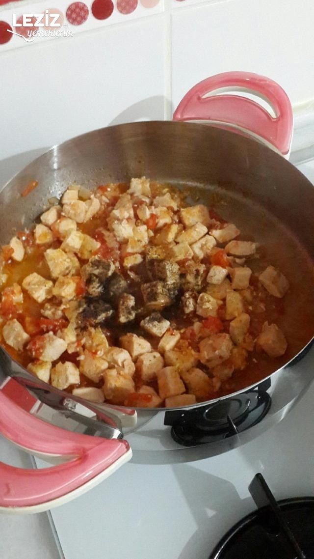 Tavuklu Bezelye Yemeği Yapılışı