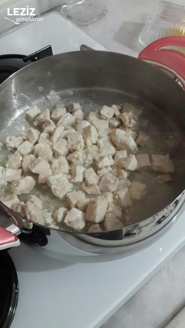 Tavuklu Bezelye Yemeği Yapılışı