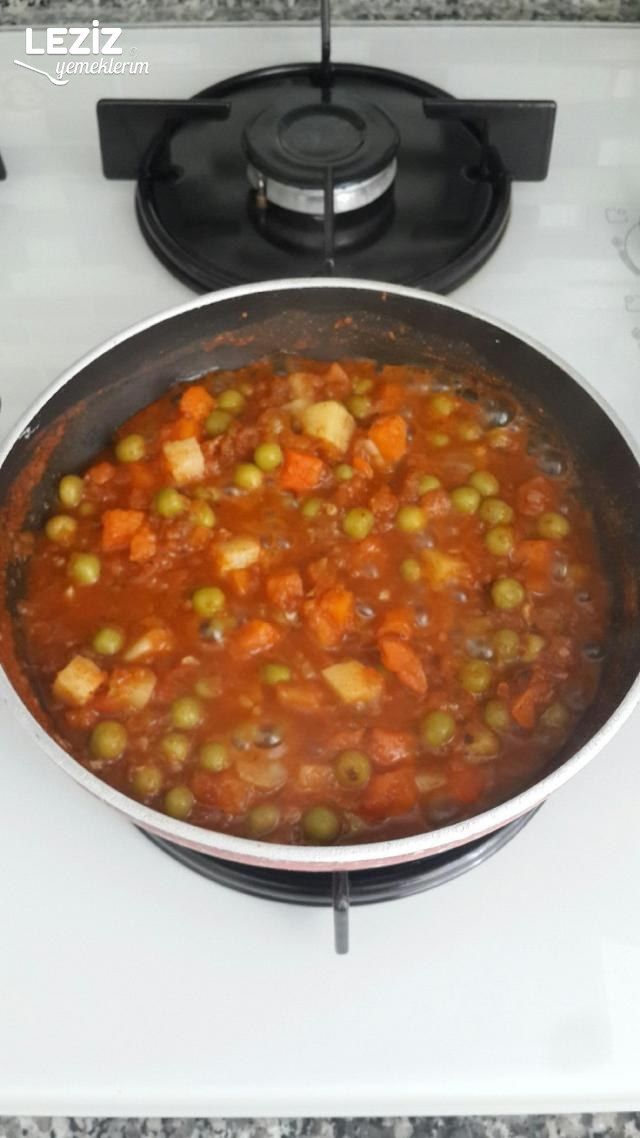 Tavuklu Bezelye Yemeği Yapılışı