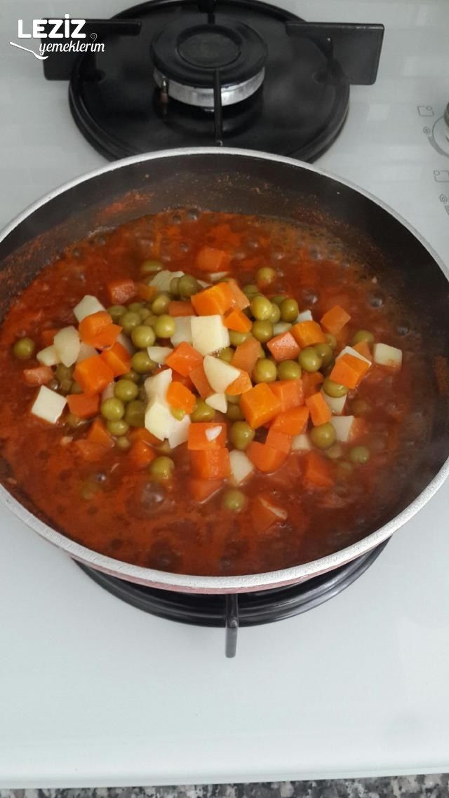 Tavuklu Bezelye Yemeği Yapılışı