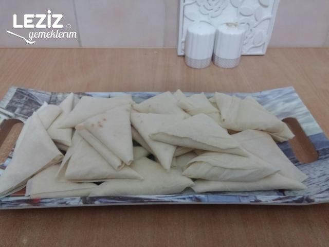 Çıtır Çıtır Üçgen Börek Tarifi