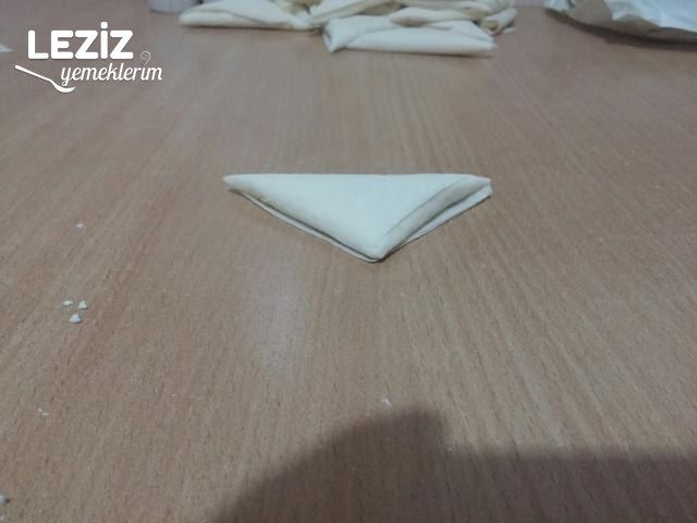 Çıtır Çıtır Üçgen Börek Tarifi